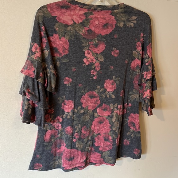 E. Luna, grey floral print top, ruffled sleeves, L, good condition - Picture 3 of 4
